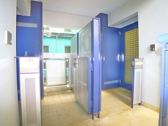 物件外観写真4　(エントランス部分)