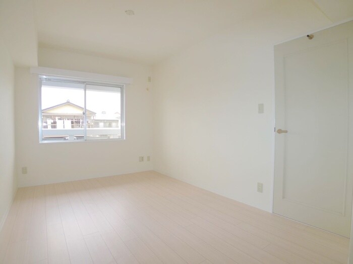 物件内観写真10　(室内からの展望)