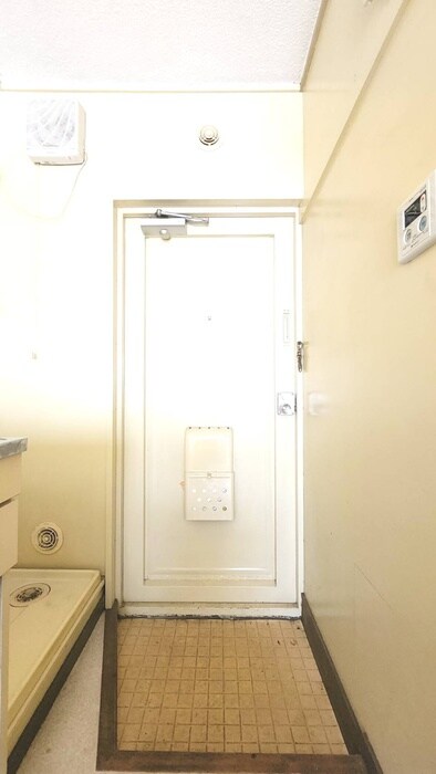 物件内観写真18　(玄関)