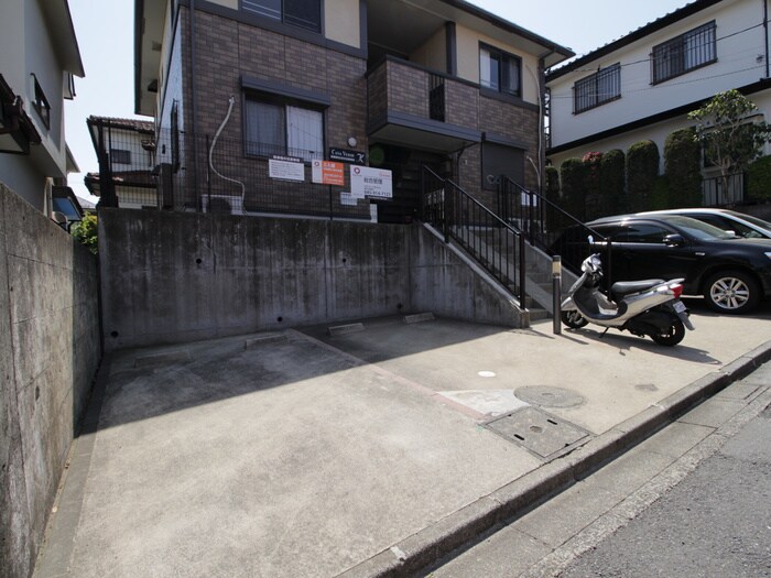 物件外観写真3　(駐車場)