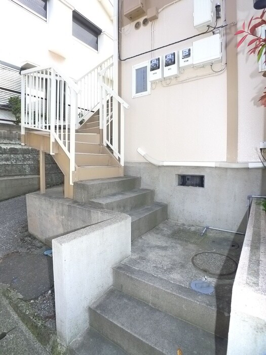 物件外観写真5　(エントランス部分)