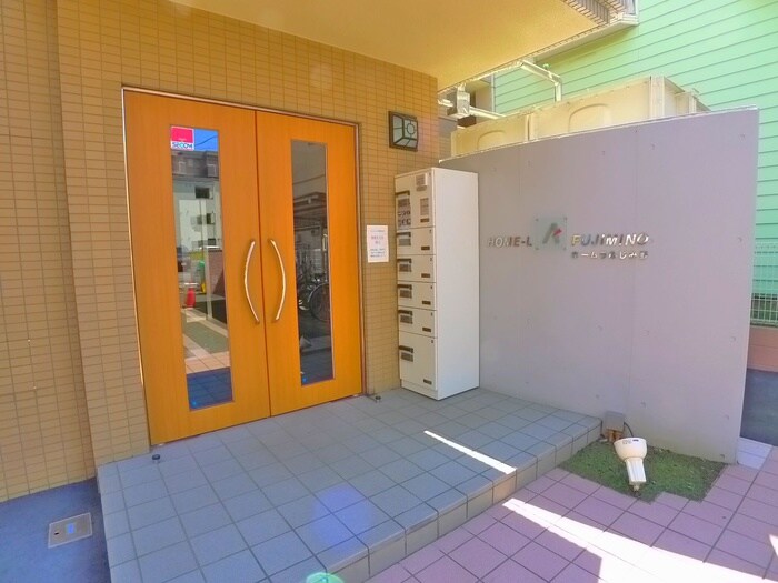 物件外観写真3　(エントランス部分)