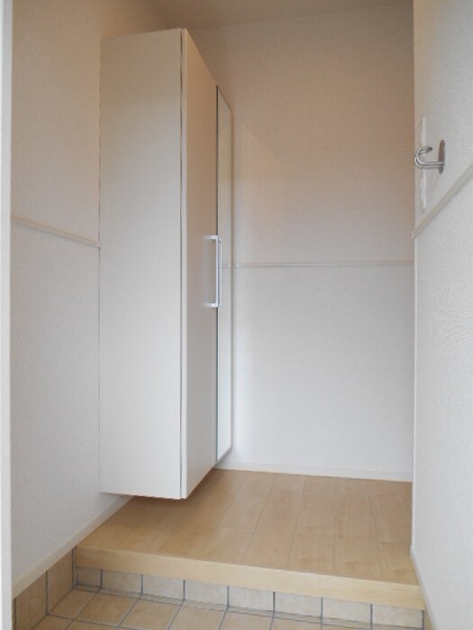 物件内観写真9　(玄関)