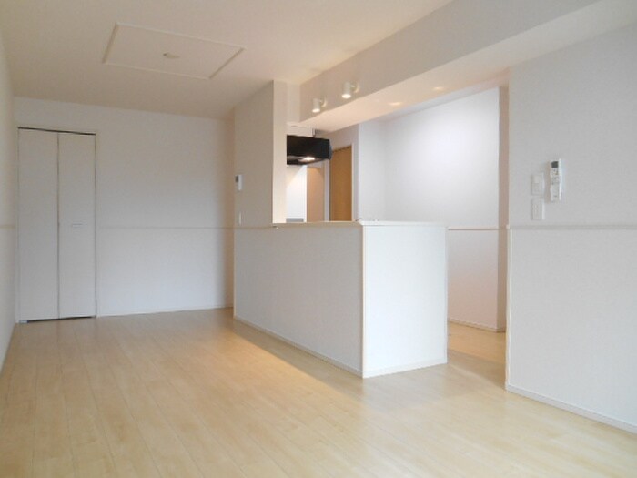 物件内観写真11　(室内からの展望)