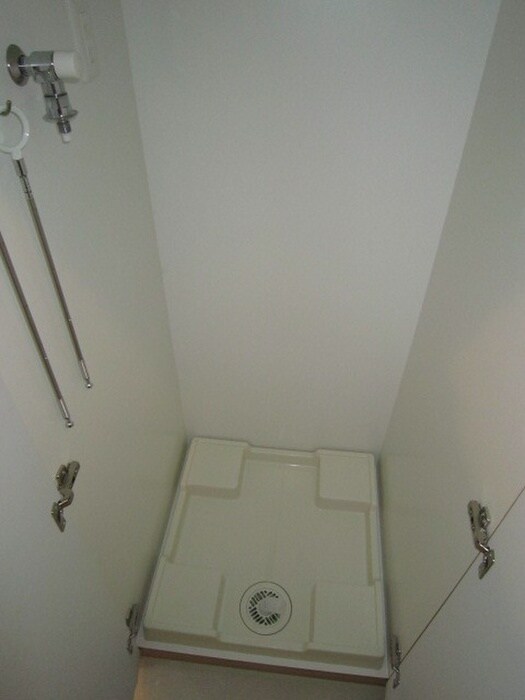 物件内観写真12　(洗濯機置場)