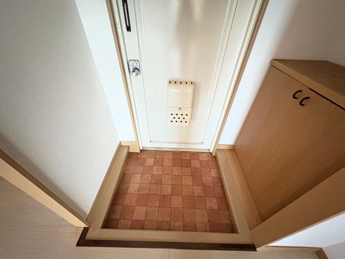 物件内観写真18　(玄関)