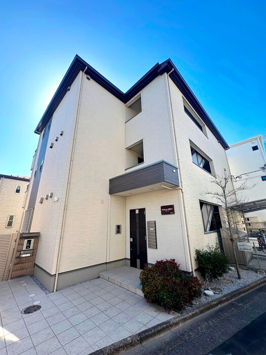 物件外観写真3　(エントランス部分)