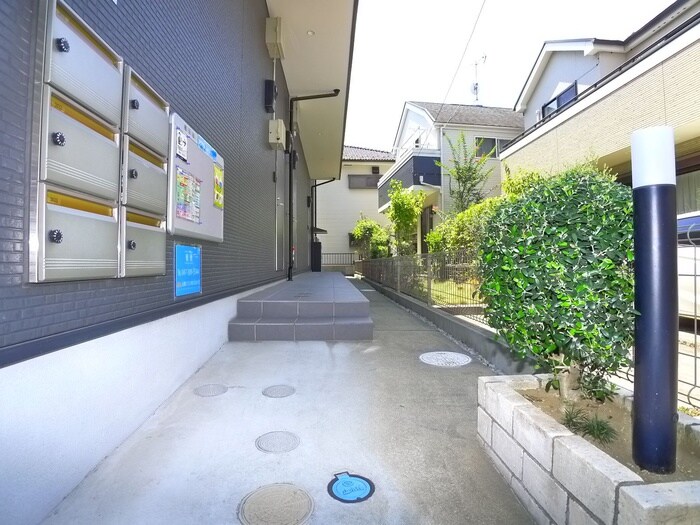 物件外観写真3　(エントランス部分)