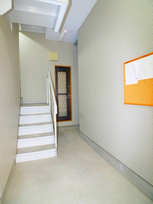 物件外観写真5　(エントランス部分)