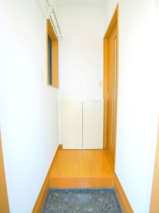 物件内観写真16　(玄関)