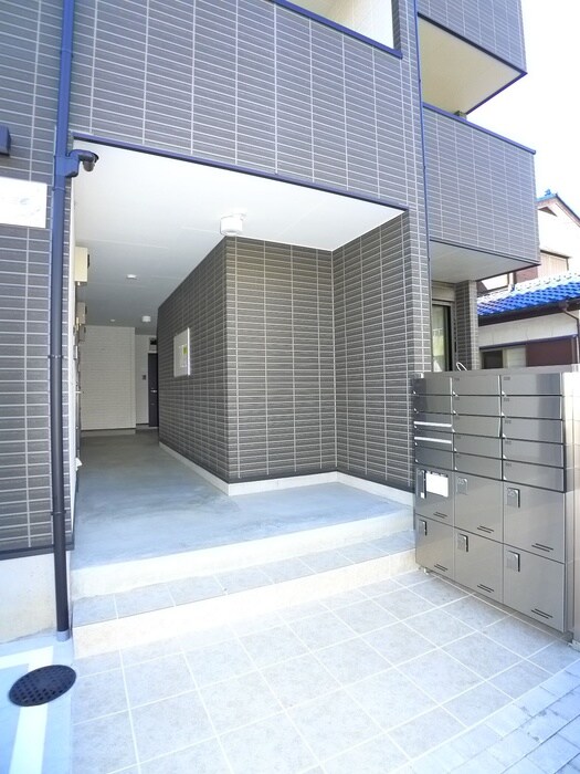 物件外観写真3　(エントランス部分)