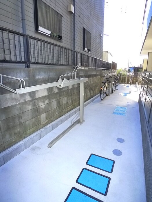 物件外観写真4　(駐輪場)