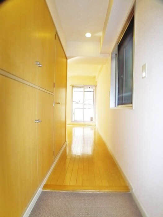 物件内観写真7　(玄関)