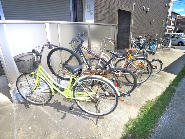 物件外観写真4　(駐輪場)