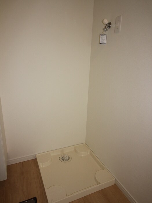 物件内観写真12　(洗濯機置場)