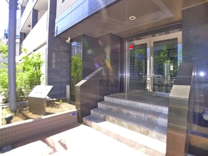 物件外観写真2　(エントランス部分)