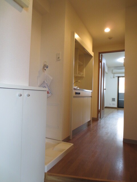 物件内観写真7　(玄関)