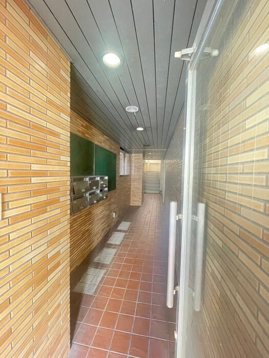 物件外観写真4　(エントランス部分)