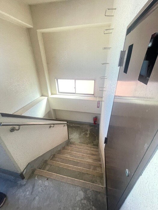 物件外観写真5　(エントランス部分)