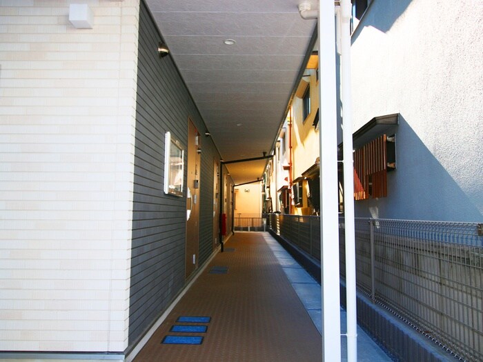 物件外観写真5　(エントランス部分)