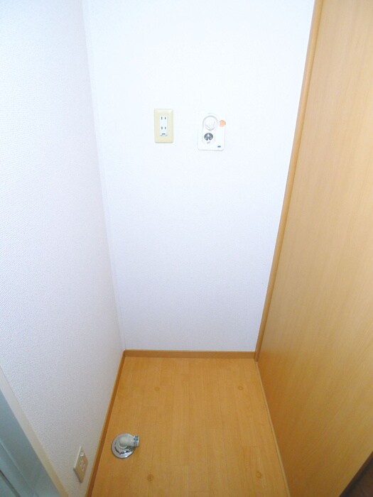 物件内観写真15　(洗濯機置場)