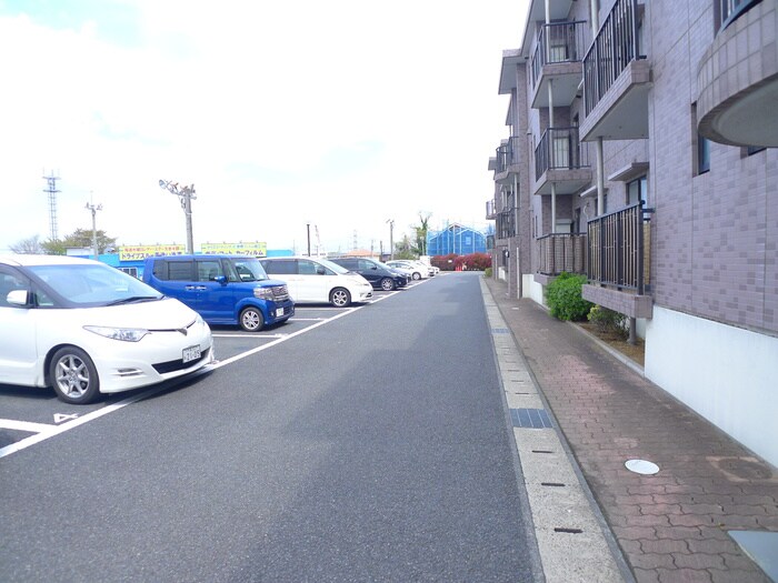 物件外観写真2　(駐車場)