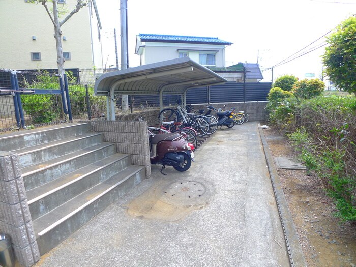 物件外観写真3　(駐輪場)