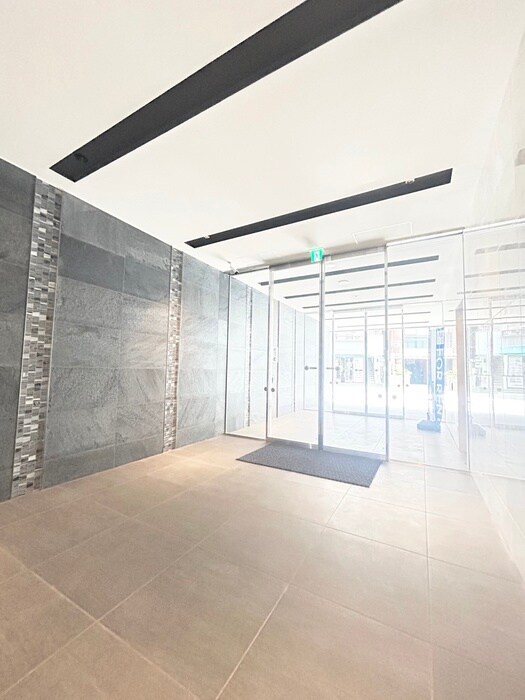 物件外観写真4　(エントランス部分)