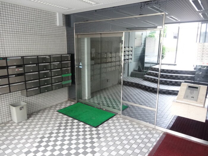 物件外観写真2　(エントランス部分)