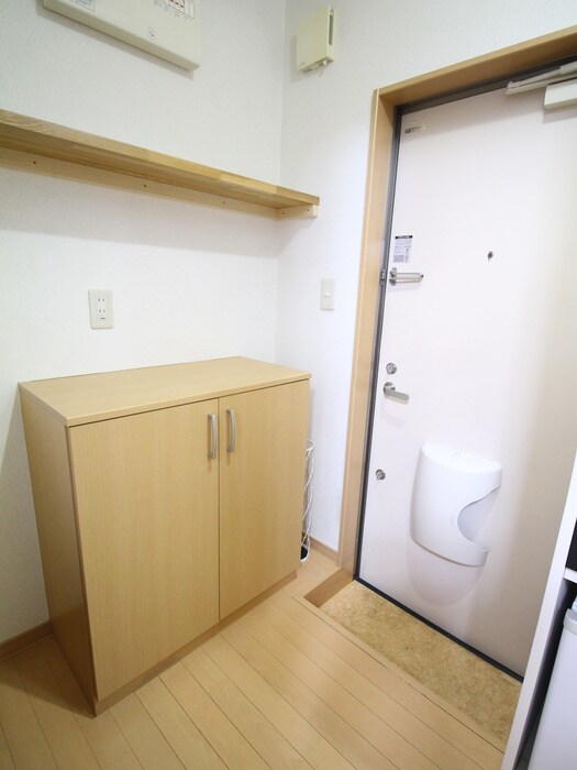 物件内観写真16　(玄関)