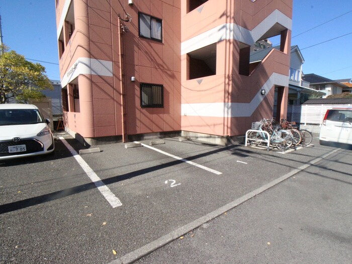 物件外観写真4　(駐車場)