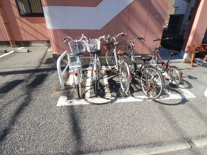 物件外観写真5　(駐輪場)