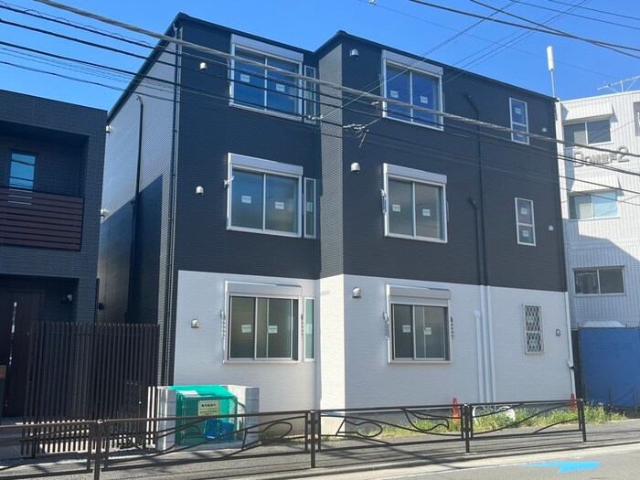 物件外観写真1　(建築中)