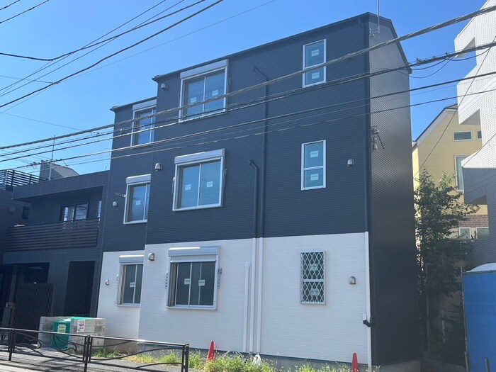 物件外観写真2　(建築中)