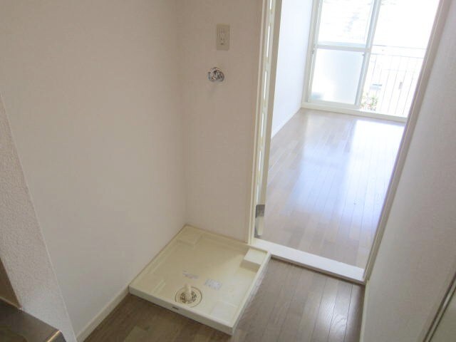 物件内観写真11　(洗濯機置場)