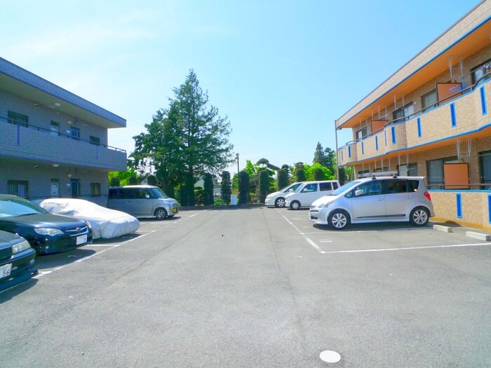 物件外観写真3　(駐車場)