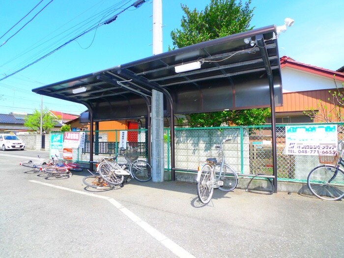 物件外観写真4　(駐輪場)
