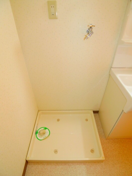 物件内観写真13　(洗濯機置場)