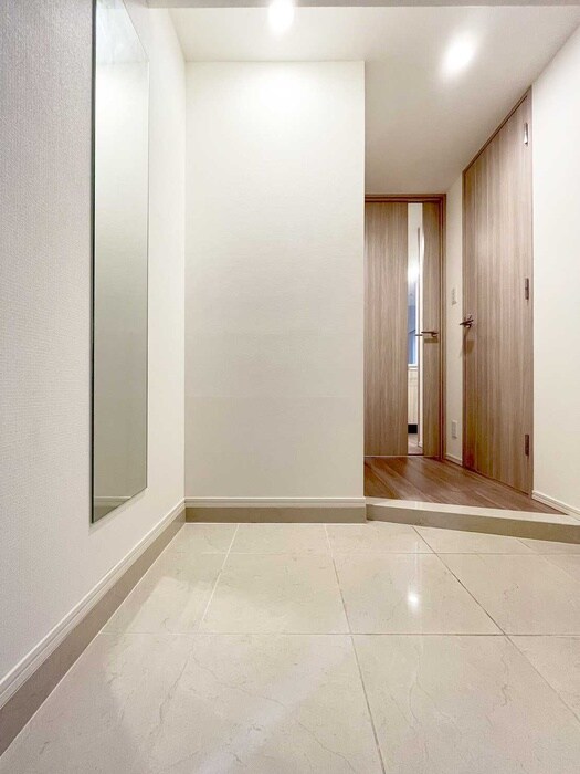 物件内観写真7　(玄関)