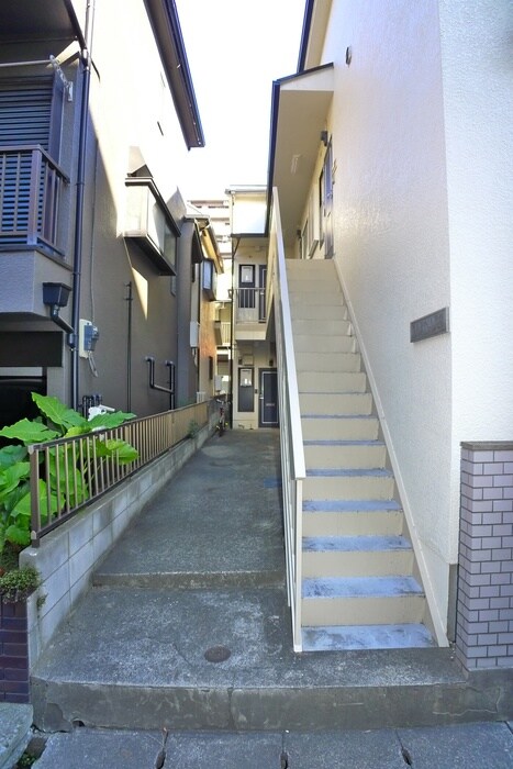 物件外観写真4　(エントランス部分)