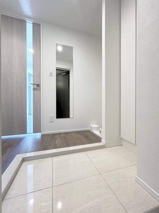 物件内観写真7　(玄関)