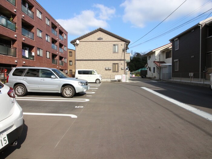 物件外観写真3　(駐車場)