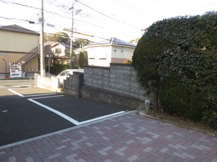 物件外観写真4　(駐車場)