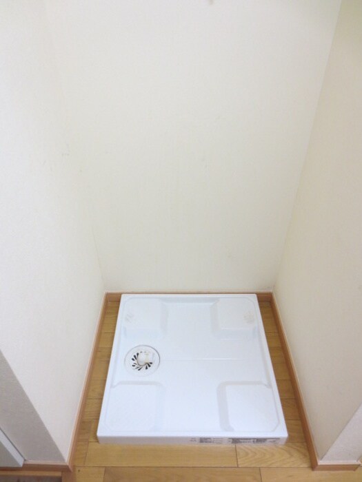 物件内観写真15　(洗濯機置場)