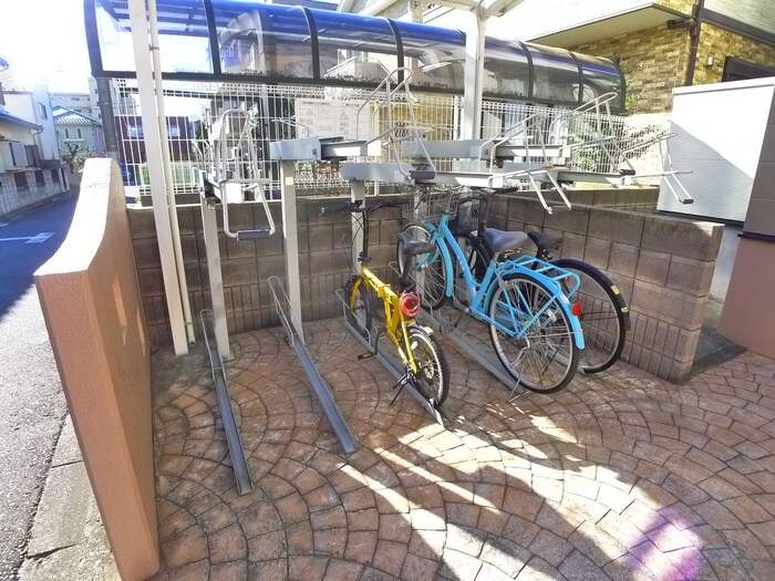 物件外観写真3　(駐輪場)