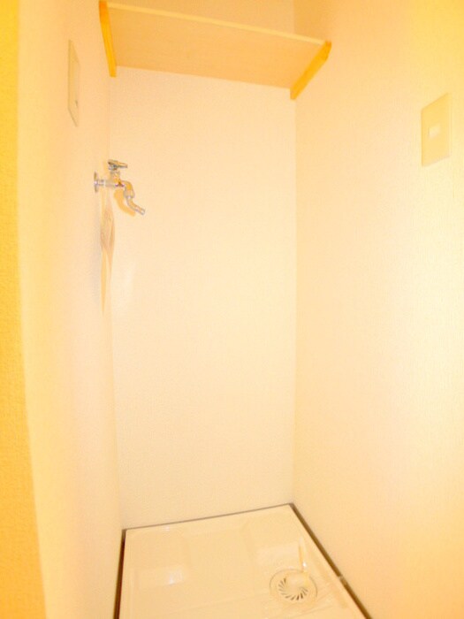 物件内観写真15　(洗濯機置場)