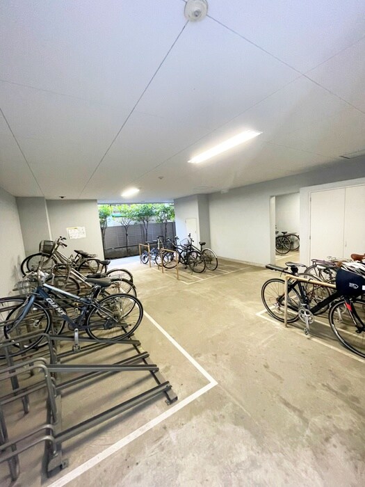物件外観写真3　(駐輪場)