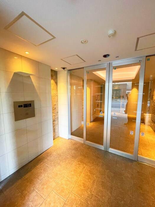 物件外観写真5　(エントランス部分)