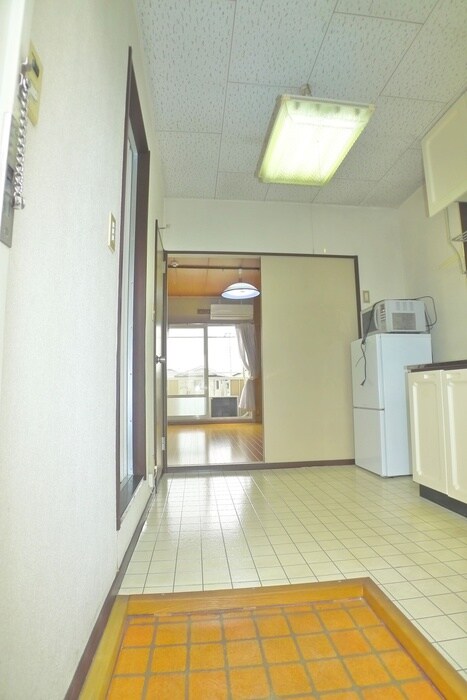 物件内観写真9　(玄関)