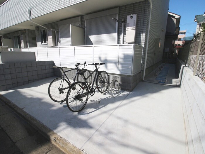 物件外観写真4　(駐輪場)